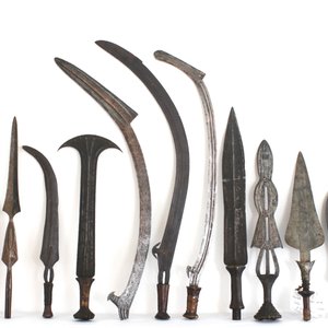 A collection of 16 various African tribal knifes and spears, 19/20th C. — photo 2
