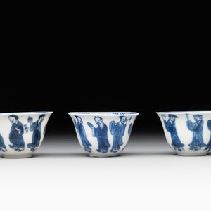A collection of 17 Chinese blue and white wares, Kangxi/Qianlong — photo 17