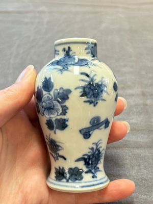 A collection of 17 Chinese blue, white and famille rose wares, Kangxi/Qianlong — 照片 14