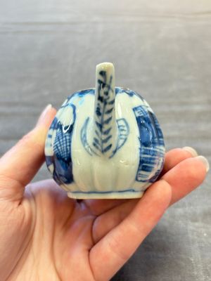 A collection of 17 Chinese blue, white and famille rose wares, Kangxi/Qianlong — 照片 3
