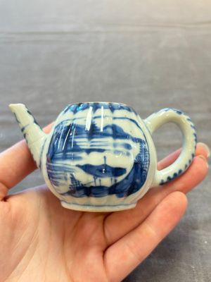 A collection of 17 Chinese blue, white and famille rose wares, Kangxi/Qianlong — 照片 4