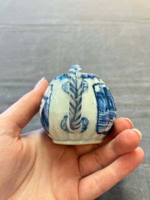 A collection of 17 Chinese blue, white and famille rose wares, Kangxi/Qianlong — 照片 5