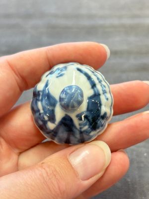 A collection of 17 Chinese blue, white and famille rose wares, Kangxi/Qianlong — 照片 8
