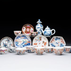 A collection of 17 Chinese blue, white and famille rose wares, Kangxi/Qianlong — 照片 1
