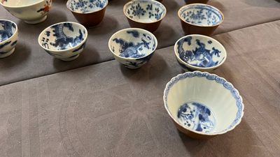 A collection of 17 Chinese porcelain cups and 14 saucers, 18th C. — 照片 7