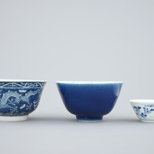 A collection of 18th C. Chinese blue and white bowls, mostly Kangxi, ca. 1700 — photo 8