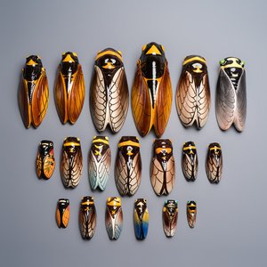 A collection of 19 French ‘Cicada’ wall pocket vases, 20th C. — photo 1
