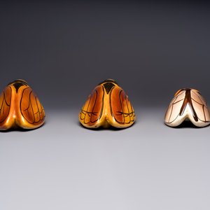 A collection of 19 French ‘Cicada’ wall pocket vases, 20th C. — photo 16