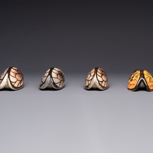 A collection of 19 French ‘Cicada’ wall pocket vases, 20th C. — photo 28