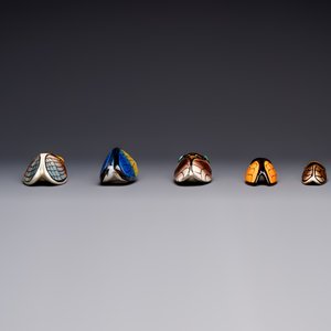 A collection of 19 French ‘Cicada’ wall pocket vases, 20th C. — photo 34