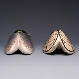 A collection of 19 French ‘Cicada’ wall pocket vases, 20th C. — photo 10