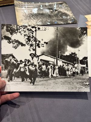 A collection of 19 photographs from the Vietnam War, taken by various press photographers, 3rd quarter 20th C. — photo 24