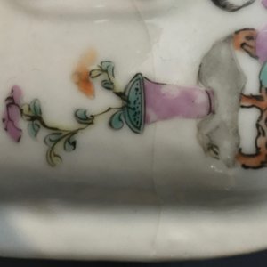 A collection of 19th century Chinese porcelain, including brush pots, figures and a poem plate — foto 15