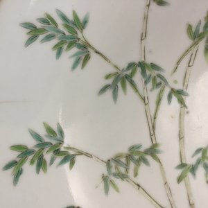 A collection of 19th century Chinese porcelain, including brush pots, figures and a poem plate — foto 25