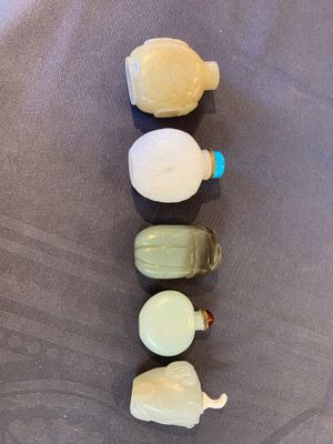 A collection of 20 Chinese jade snuff bottles, 19/20th C. — photo 1