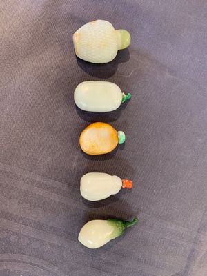 A collection of 20 Chinese jade snuff bottles, 19/20th C. — photo 6