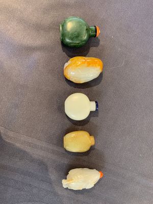 A collection of 20 Chinese jade snuff bottles, 19/20th C. — photo 7