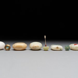 A collection of 20 Chinese jade snuff bottles, 19/20th C. — photo 13