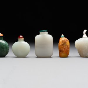 A collection of 20 Chinese jade snuff bottles, 19/20th C. — photo 14