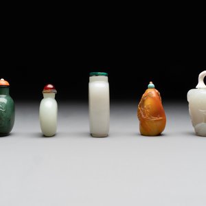 A collection of 20 Chinese jade snuff bottles, 19/20th C. — photo 15