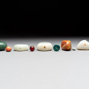A collection of 20 Chinese jade snuff bottles, 19/20th C. — photo 18