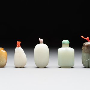 A collection of 20 Chinese jade snuff bottles, 19/20th C. — photo 2