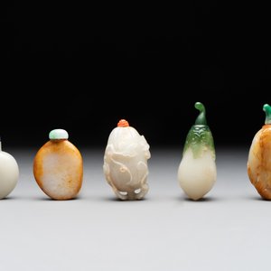 A collection of 20 Chinese jade snuff bottles, 19/20th C. — photo 21