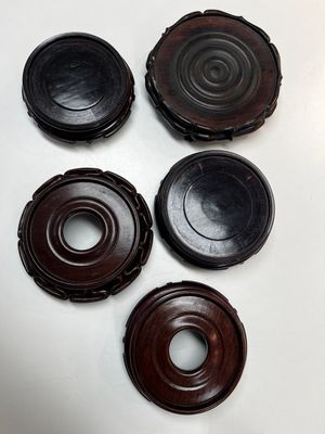 A collection of 20 Chinese wooden stands, 19/20th C. — photo 5