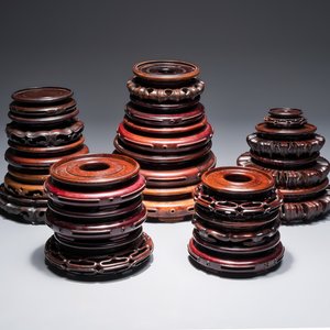 A collection of 20 Chinese wooden stands, 19/20th C. — photo 1
