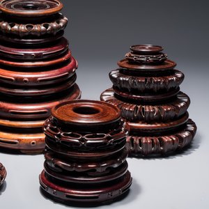 A collection of 20 Chinese wooden stands, 19/20th C. — photo 4