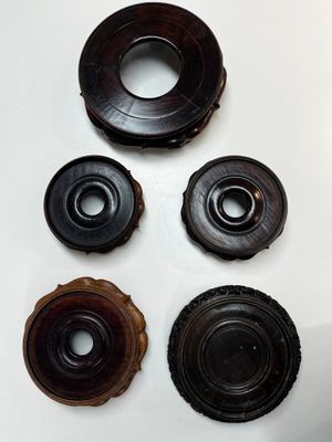 A collection of 20 Chinese wooden stands, 19/20th C. — photo 3