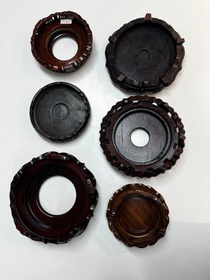 A collection of 20 Chinese wooden stands, 19/20th C. — photo 6