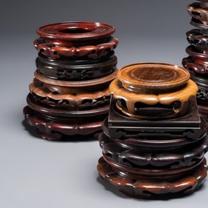 A collection of 20 Chinese wooden stands, 19/20th C. — photo 3