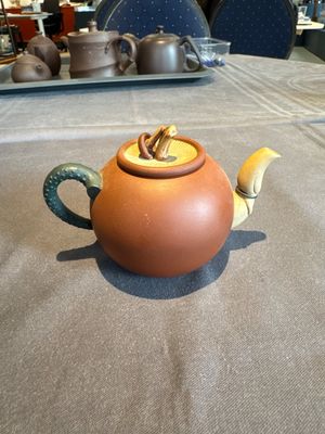 A collection of 20 Chinese Yixing stoneware teapots, 20th C. — photo 142