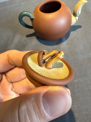 A collection of 20 Chinese Yixing stoneware teapots, 20th C. — photo 143