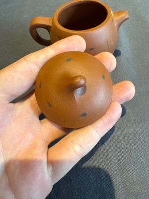A collection of 20 Chinese Yixing stoneware teapots, 20th C. — photo 158