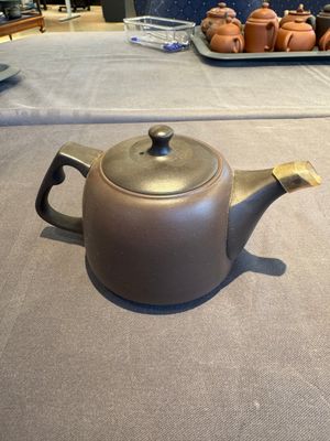 A collection of 20 Chinese Yixing stoneware teapots, 20th C. — photo 10