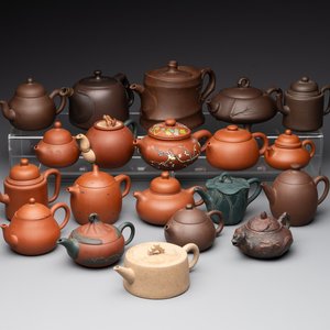 A collection of 20 Chinese Yixing stoneware teapots, 20th C. — photo 1