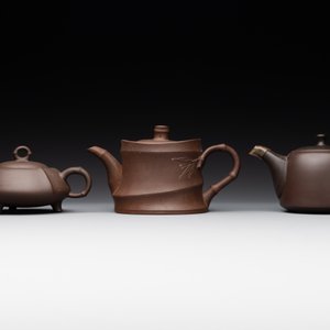 A collection of 20 Chinese Yixing stoneware teapots, 20th C. — photo 12