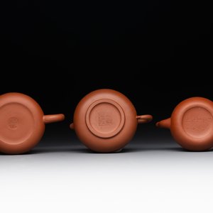 A collection of 20 Chinese Yixing stoneware teapots, 20th C. — photo 3