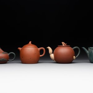 A collection of 20 Chinese Yixing stoneware teapots, 20th C. — photo 6