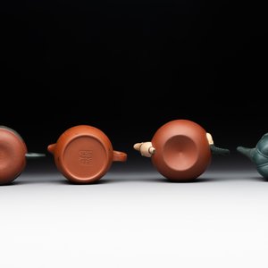 A collection of 20 Chinese Yixing stoneware teapots, 20th C. — photo 7