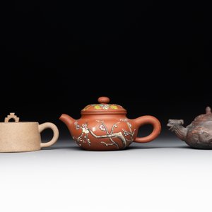 A collection of 20 Chinese Yixing stoneware teapots, 20th C. — photo 8