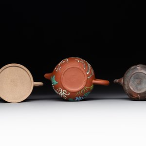 A collection of 20 Chinese Yixing stoneware teapots, 20th C. — photo 9