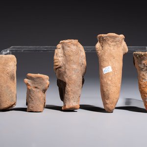 A collection of 20 terracotta 'Komaland' figures, Ghana, 13/16th C. — photo 9