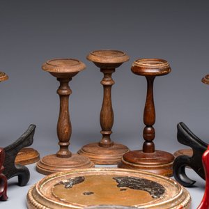A collection of 21 wooden stands, 20th C. — foto 2