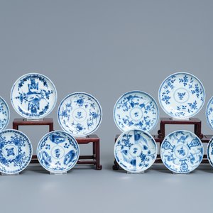 A collection of 22 Chinese blue and white cups and 32 saucers, Kangxi/Qianlong — 照片 3
