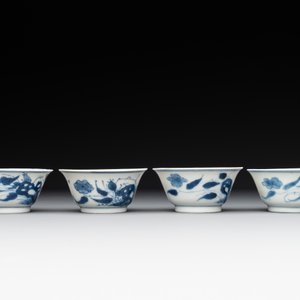 A collection of 22 Chinese blue, white and polychrome wares, Yongzheng and Ruo Shen Zhen Cang 若深珍藏 mark, Kangxi and later — photo 17