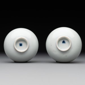 A collection of 22 Chinese blue, white and polychrome wares, Yongzheng and Ruo Shen Zhen Cang 若深珍藏 mark, Kangxi and later — photo 21