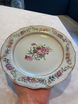 A collection of 22 Chinese famille rose and Imari-style plates, 18th C. — 照片 12